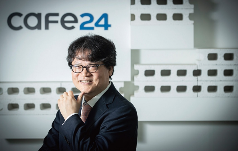 ���缮 ī��24 ��ǥ - �Ǹſ� ������, ����� �ƿ츣�� �÷����� �� 