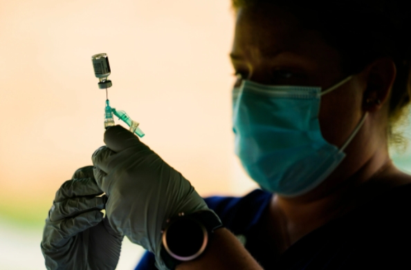 Covid Live Updates: F.D.A. Publishes First Analysis of Pfizer Booster Shot Application